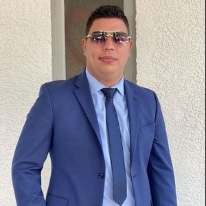 Meet your Posher, Carlos antonio